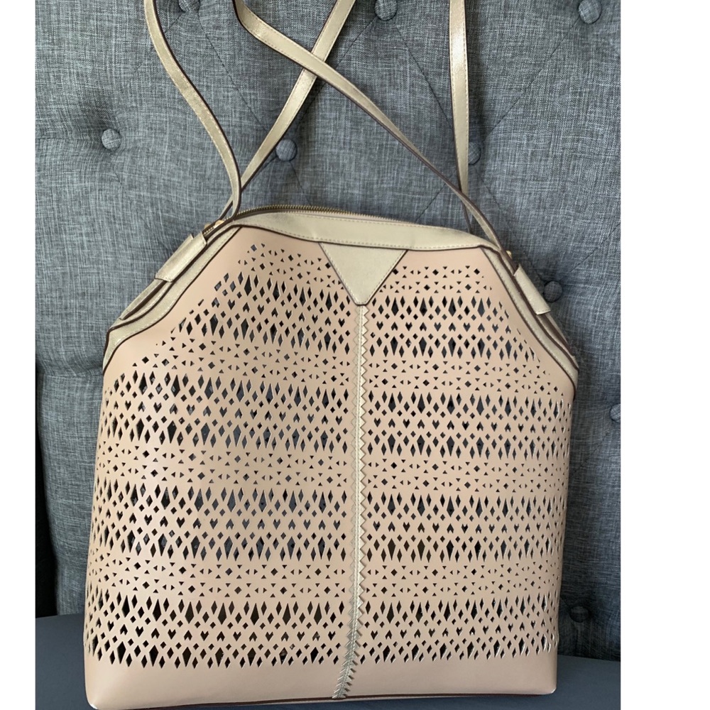 Stella & Dot Purse with accessory inside.